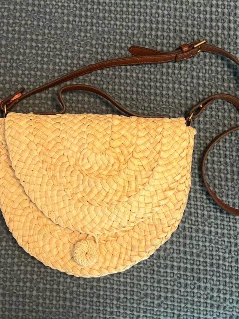 Fossil Woven Half-Moon Crossbody Bag in Natural Straw